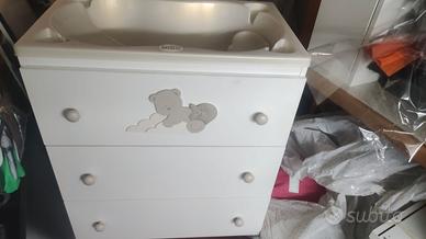 Lettino, seggiolone, fasciatoio,mangia pannolini..