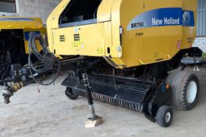 Rotopressa new holland br750A più raccoglitore nuo