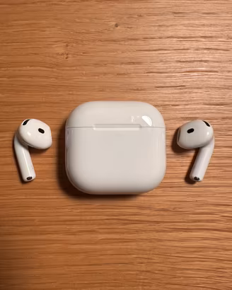 Apple AirPods 4 (cancellazione attiva del rumore)