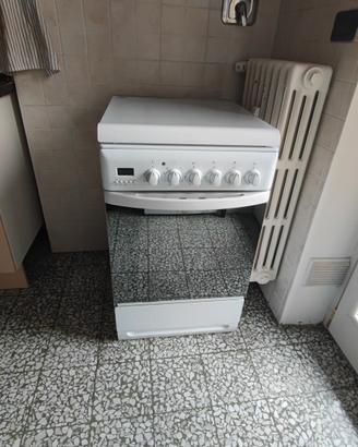 cucina 4 fornelli + forno