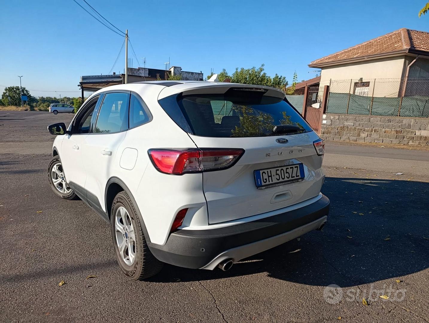 Ford Kuga 2022 photo 2