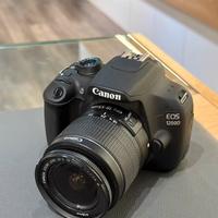 Canon EOS 1200D con obiettivo kit 18-55mm