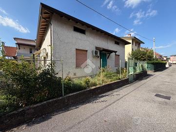 VILLA SINGOLA A OSIO SOPRA
