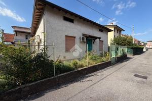VILLA SINGOLA A OSIO SOPRA
