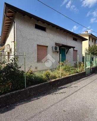VILLA SINGOLA A OSIO SOPRA