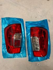 Fanali posteriori Nissan Navara np300