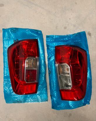 Fanali posteriori Nissan Navara np300