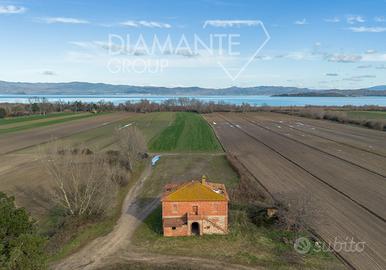 Casale in pietra e mattoni faccia a vista