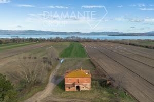 Casale in pietra e mattoni faccia a vista