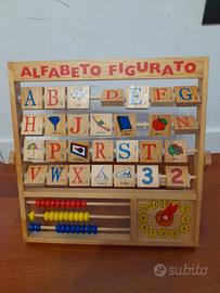 Alfabeto figurato in legno