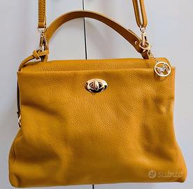 Borsa da donna vera pelle colore senape Firmata.