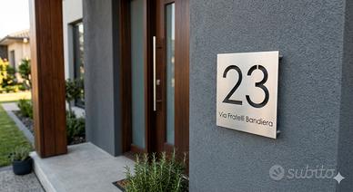 Numero civico moderno in metallo personalizzato, d