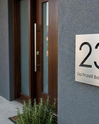 Numero civico moderno in metallo personalizzato, d