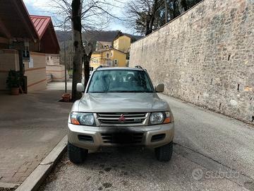 Mitsubishi Pajero v60