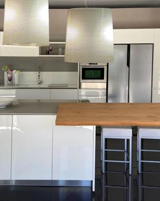 Cucina con isola.
