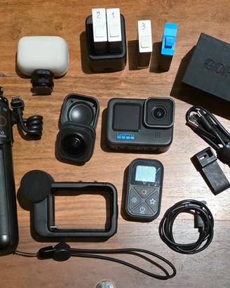 GoPro HERO 10 BLACK  con  kit completo accessori