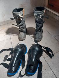 stivali e ginocchiere 