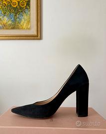 Scarpa decollté nera in camoscio Made in Italy