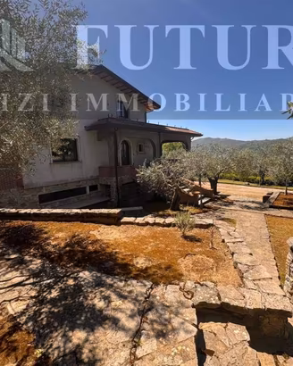 Villa di 400 m² con più di 5 locali a Santo Stefan