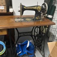 Macchina per cucire antica
