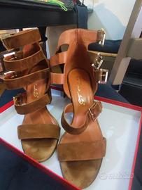 Sandali (via Roma 15 )