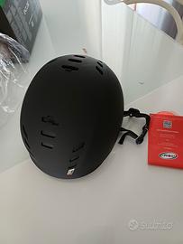 casco bici con luce posteriore 