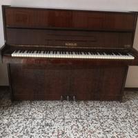 pianoforte a muro 
