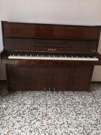 pianoforte a muro 