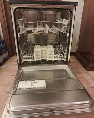 Lavastoviglie Whirlpool ADP4740