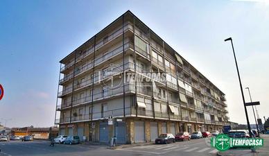 2 LOCALI IN ZONA COMODA AI SERVIZI
