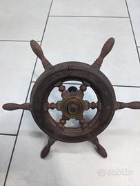 Antico timone legno e ottone