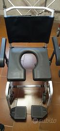 Sedia rotelle comoda wc