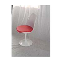 Sedie Tulipano girevoli bianche o nere