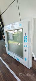 Finestra in PVC 80x80 nuova.
