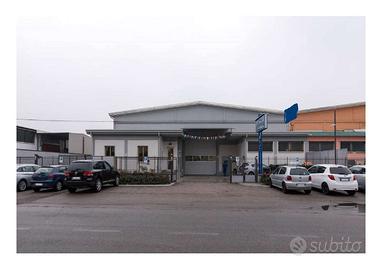 Carrozzeria con appartamento sovrastante