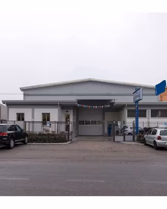 Carrozzeria con appartamento sovrastante