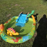 Piscina Gonfiabile a Tema Preistorico con Scivolo