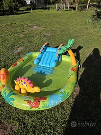 Piscina Gonfiabile a Tema Preistorico con Scivolo