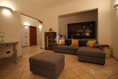 PORZIONE DI BIFAMILIARE A PRATO