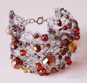 BRACCIALE IN FIL DI FERRO E PERLINE COLOR AMBRA