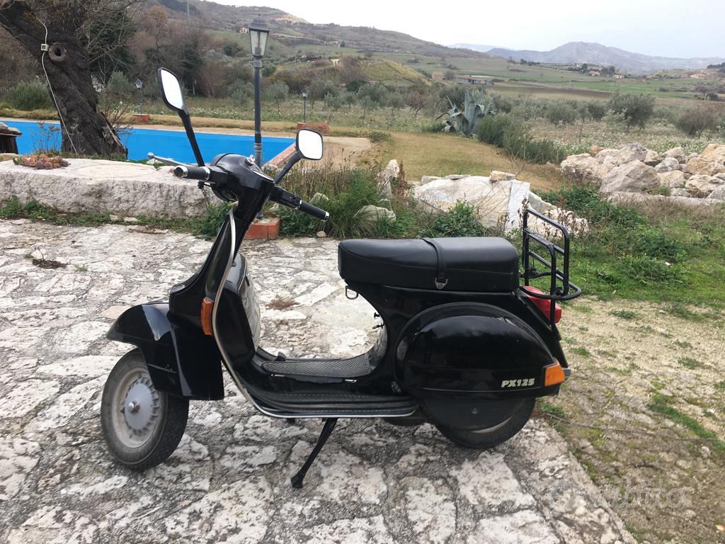 Vespa px 125 nera anno 1981 a Treviso