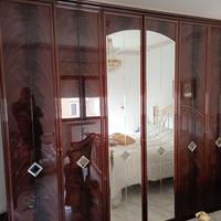 Armadio grande con ante specchiate