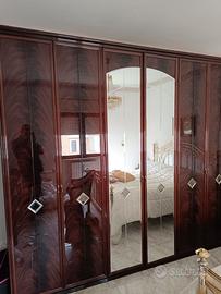 Armadio grande con ante specchiate