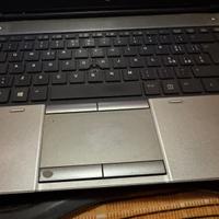 coppia di computer acer e Hp