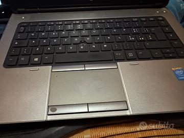 coppia di computer acer e Hp