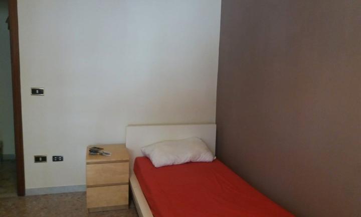 Camera singola Salerno centro 230