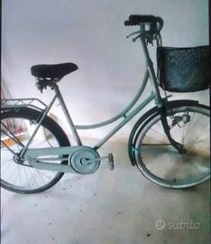 bicicletta con cestino