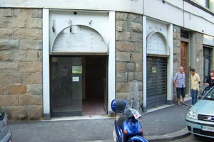 Locale commerciale/ uso ufficio Via Ponte di Mezzo