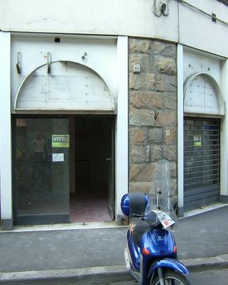 Locale commerciale/ uso ufficio Via Ponte di Mezzo