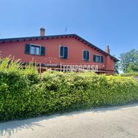 VILLA BIFAMILIARE CON GIARDINO SU DUE LATI E PISCI